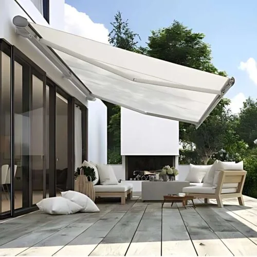 Toldo retráctil en terraza moderna